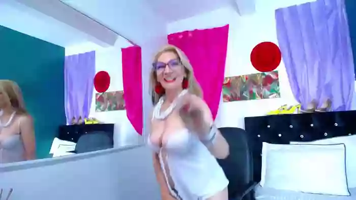 samantha_mature
