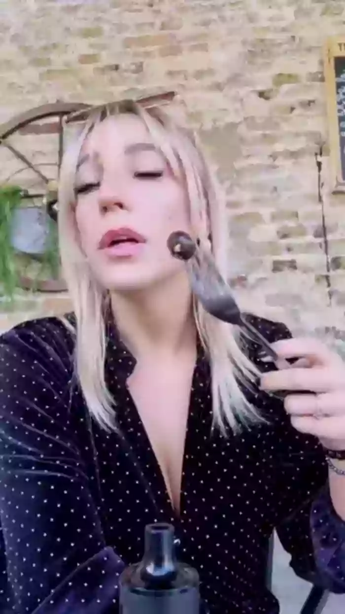 BlondeHotCam
