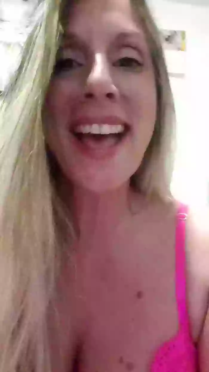 Hot_BlondieX