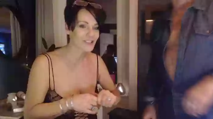 Frau_Nina