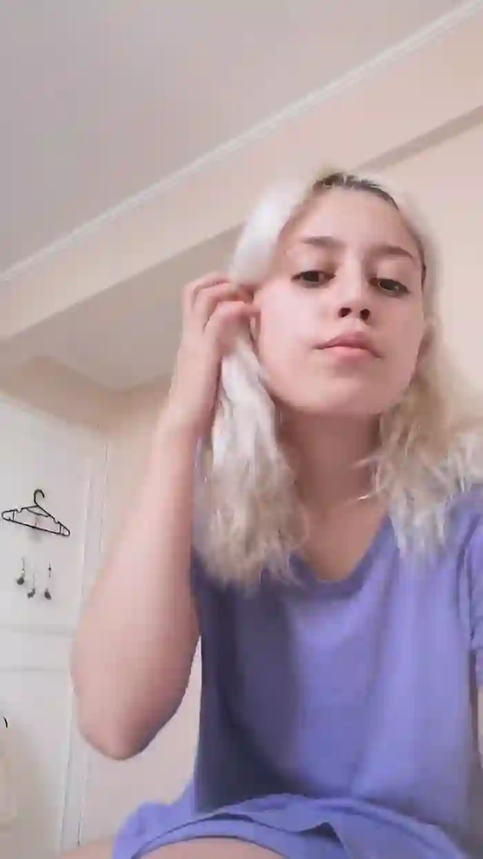 emi_laura