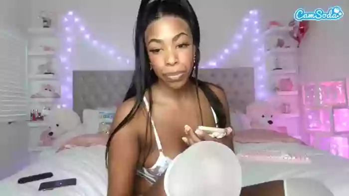 naomisimone