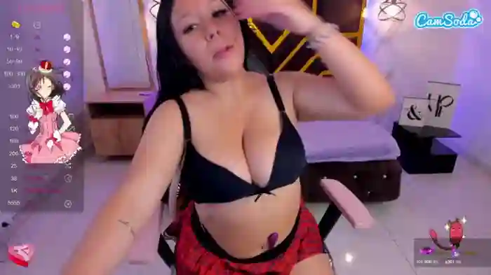 hailie-boobs