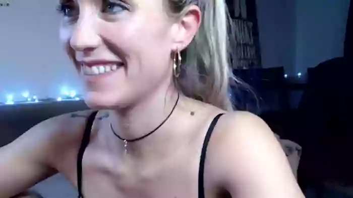hotangelinatony