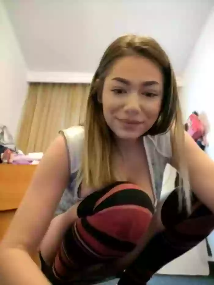 Ella_Alexis