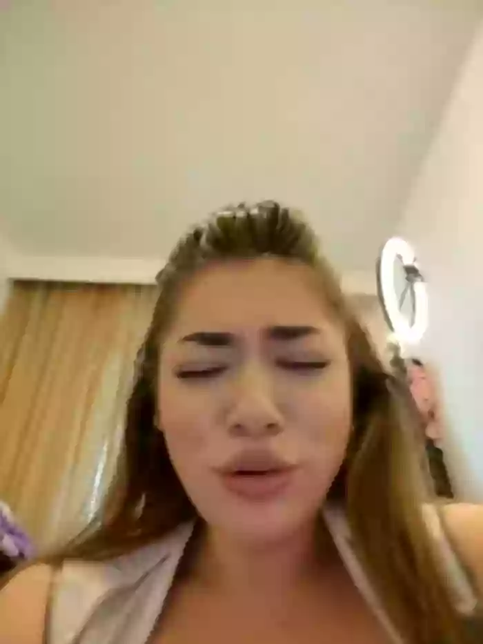Ella_Alexis