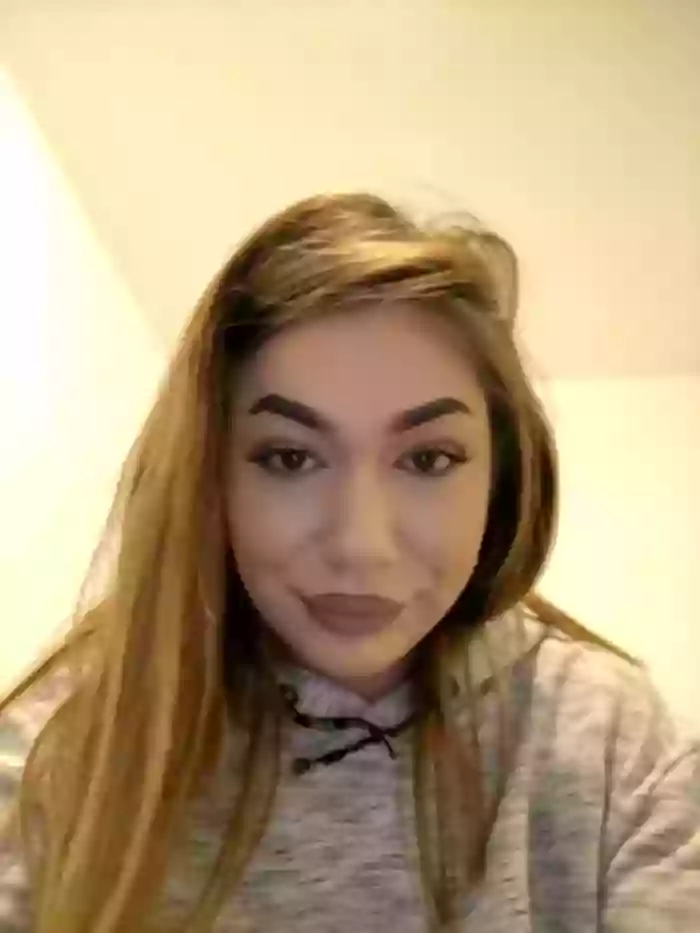 Ella_Alexis