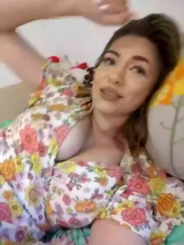 Ella_Alexis