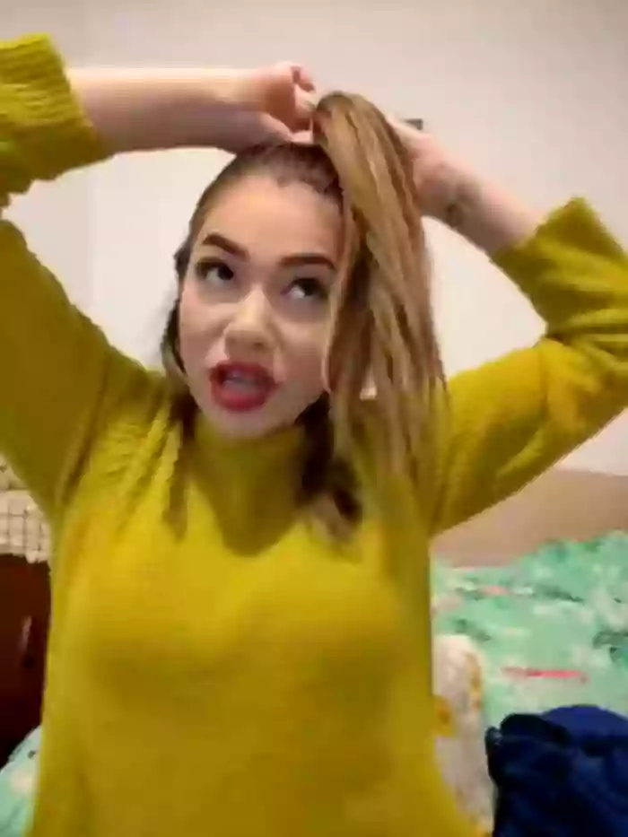 Ella_Alexis