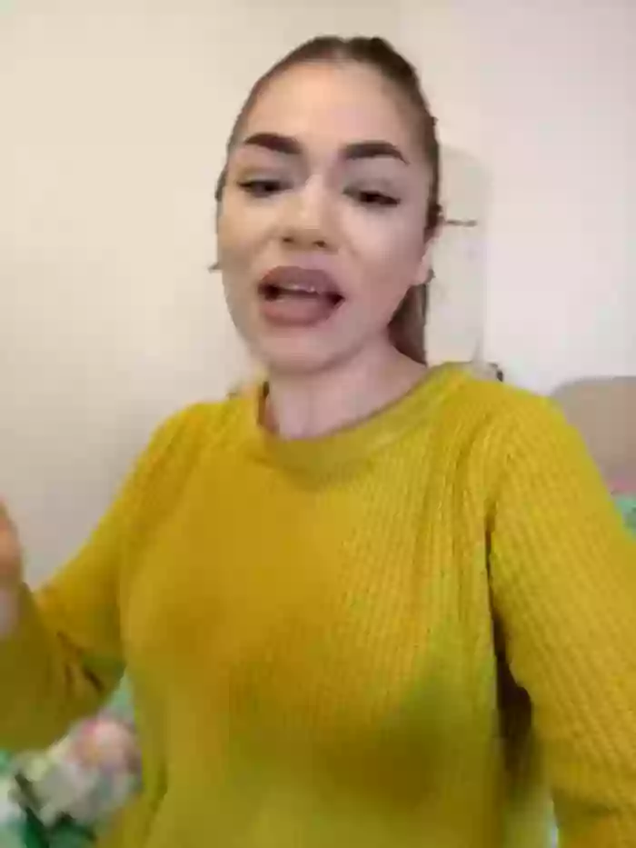 Ella_Alexis