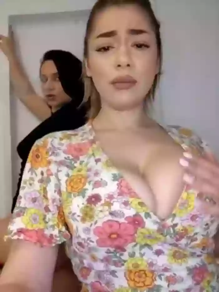Ella_Alexis