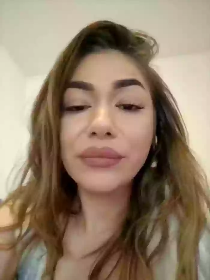 Ella_Alexis