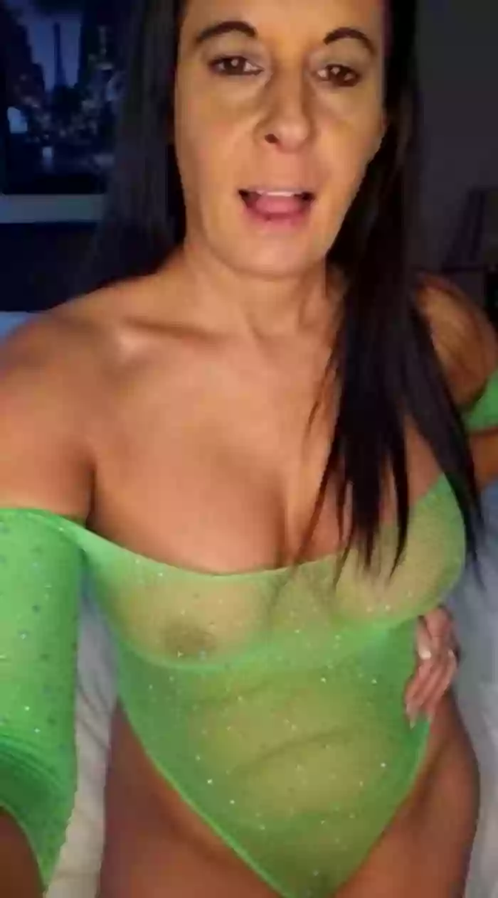 HOTWIFEVenessa69