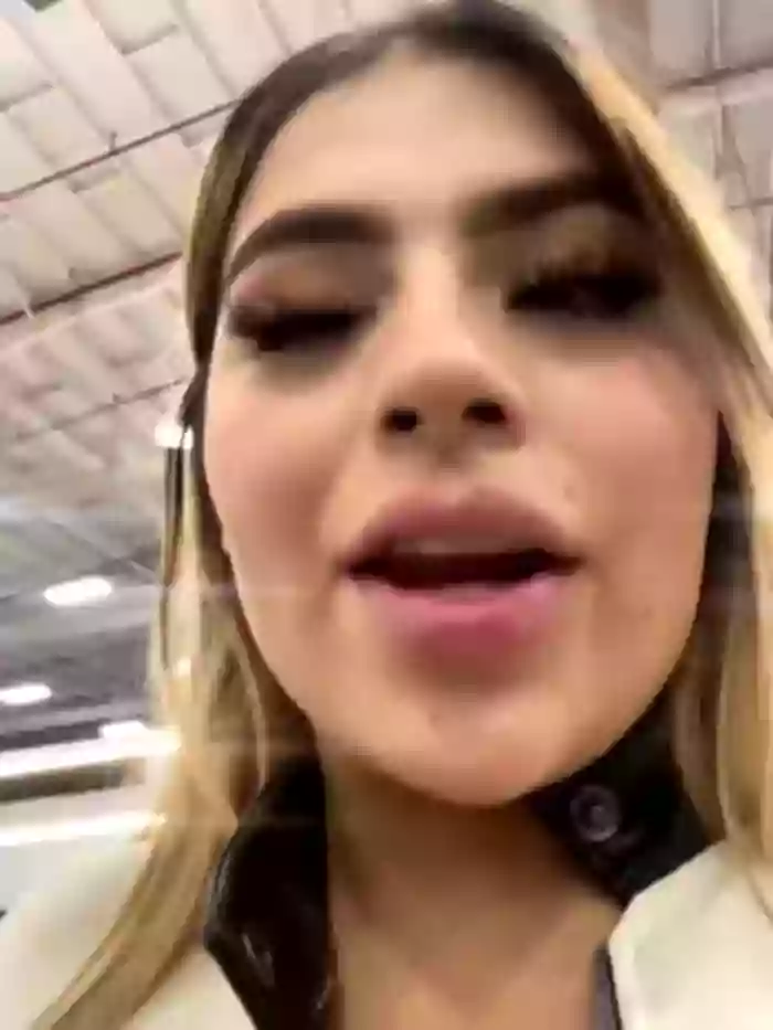 MiaWhitePinkk_