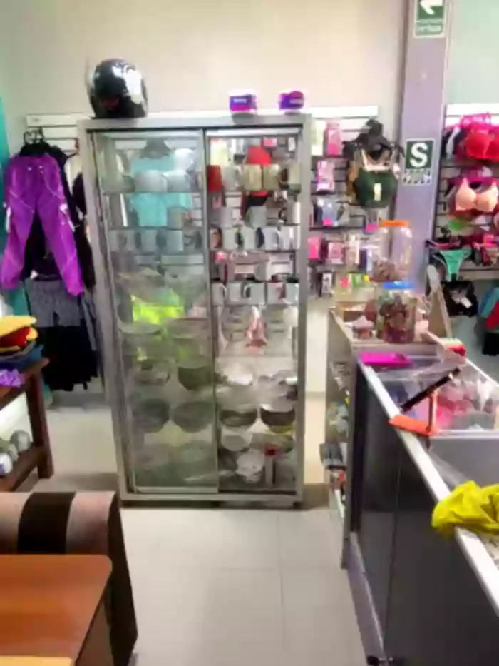 BUSTY-STORE-LAROSALIA1XXX