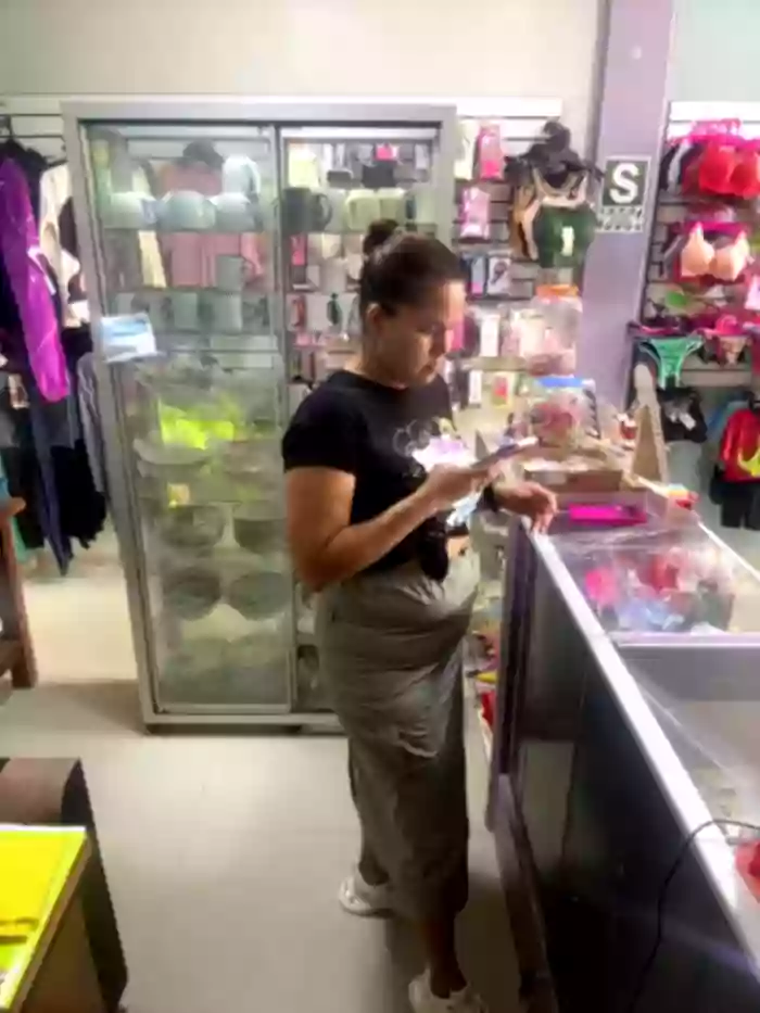 BUSTY-STORE-LAROSALIA1XXX