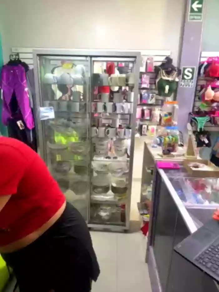 BUSTY-STORE-LAROSALIA1XXX