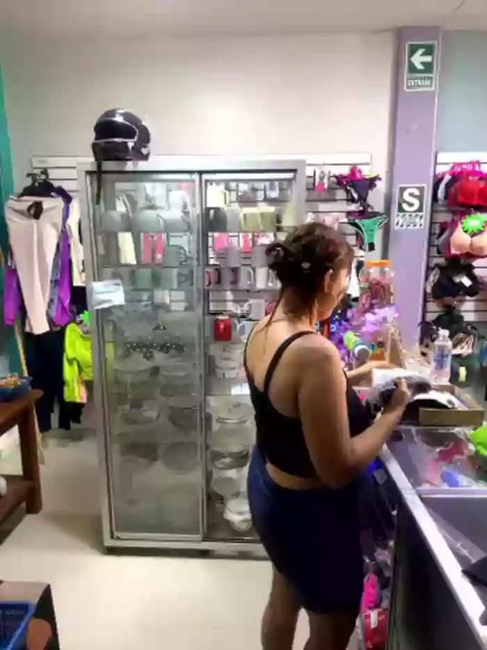 BUSTY-STORE-LAROSALIA1XXX