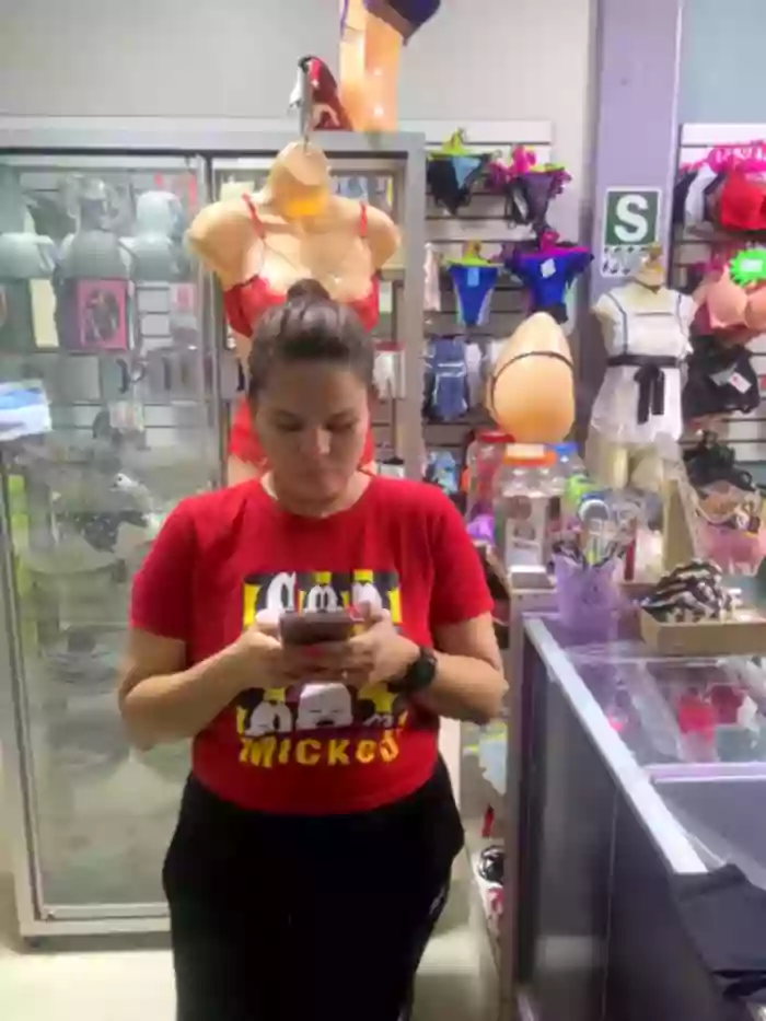 BUSTY-STORE-LAROSALIA1XXX