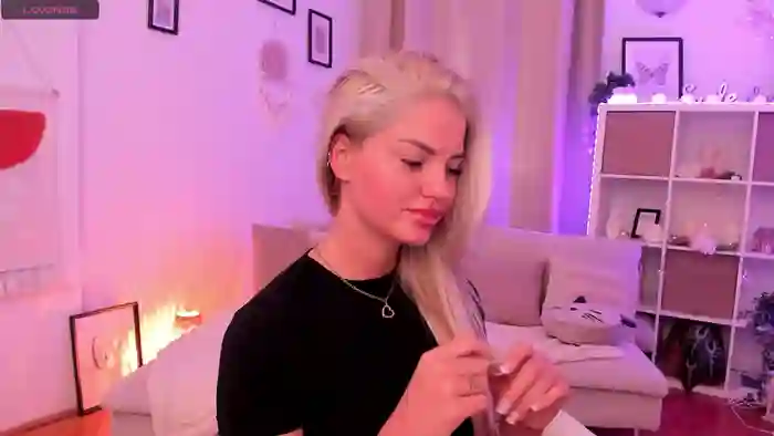 Nia_Blondie_X
