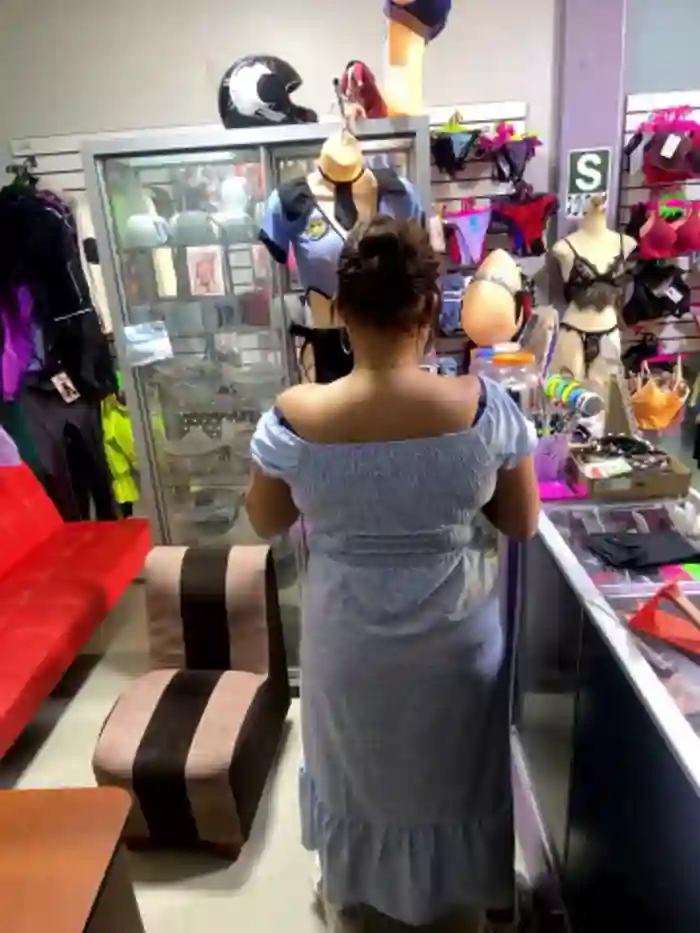 BUSTY-STORE-LAROSALIA1XXX