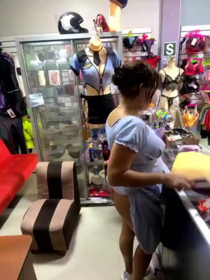 BUSTY-STORE-LAROSALIA1XXX