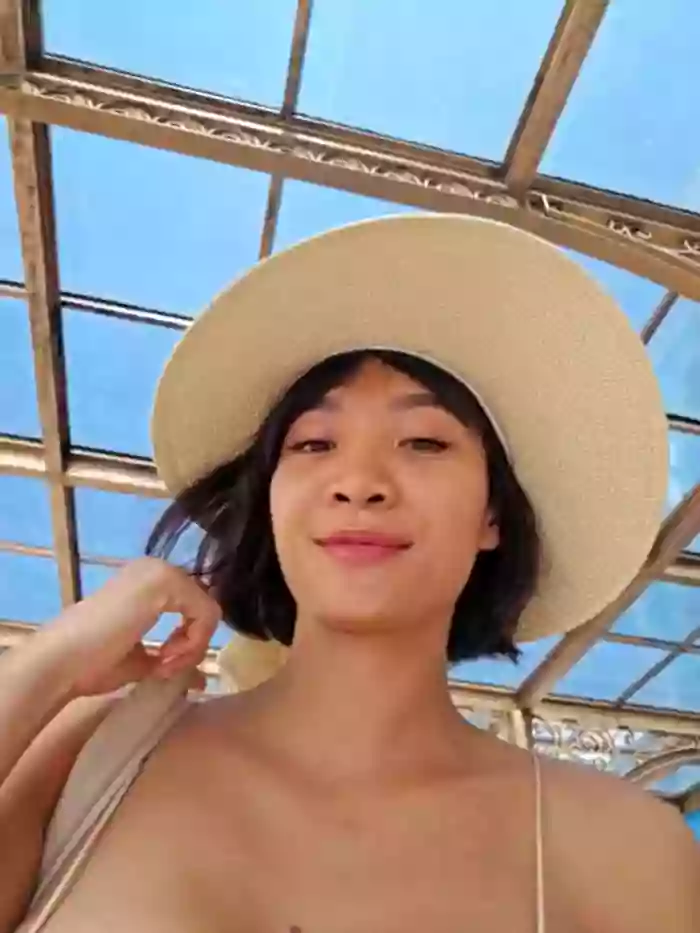 Rosa-in-naughty-beach
