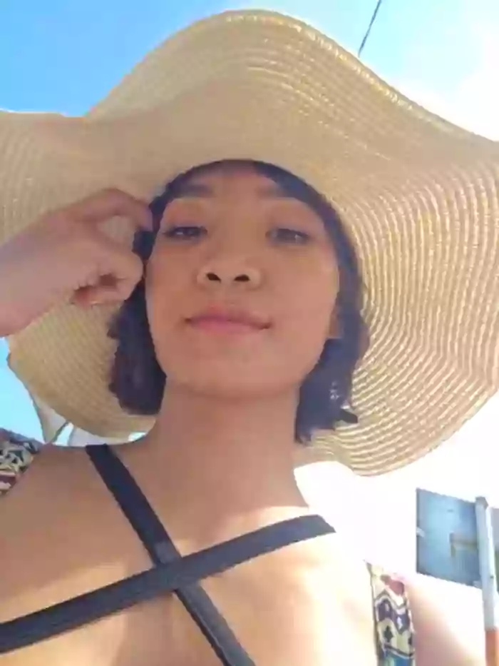 Rosa-in-naughty-beach