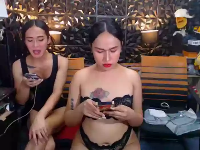 ThreeLadyTransCumForYou
