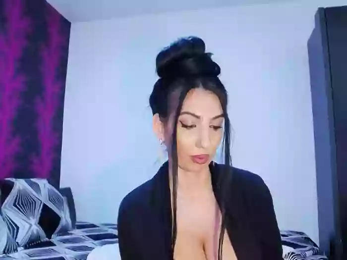 BrunetteBabe69