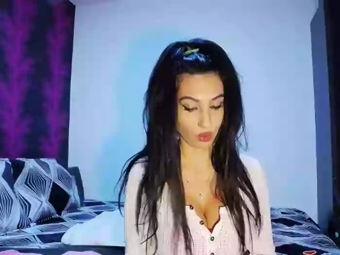 BrunetteBabe69