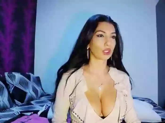 BrunetteBabe69