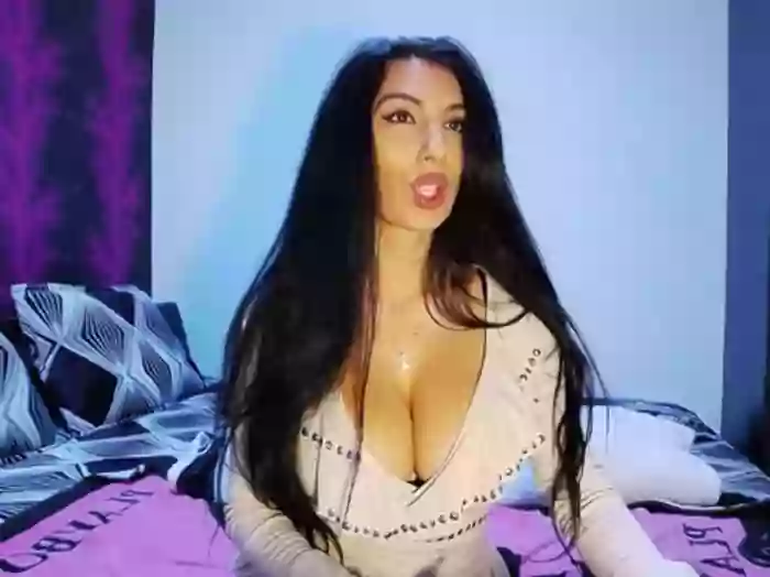 BrunetteBabe69