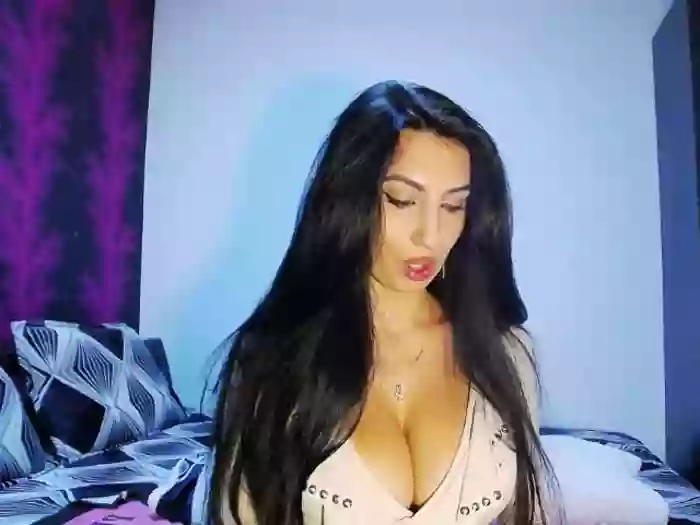 BrunetteBabe69